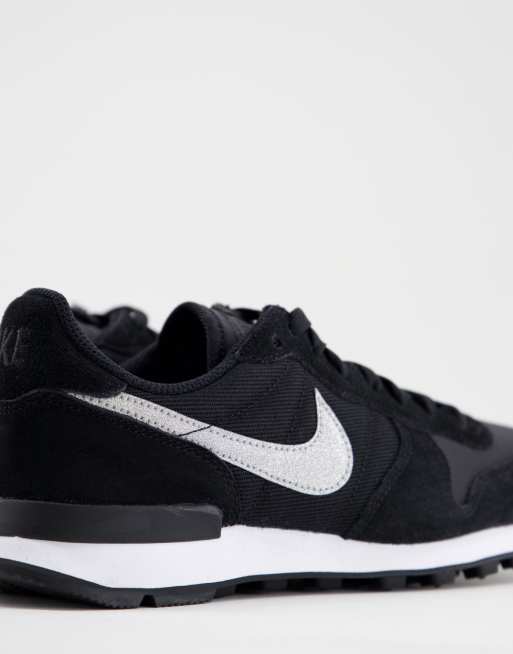 Nike Internationalist trainers in black