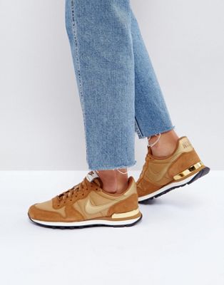 nike camel trainers