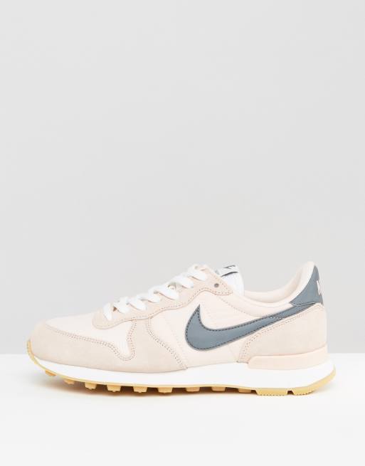 Nike hot sale internationalist peach