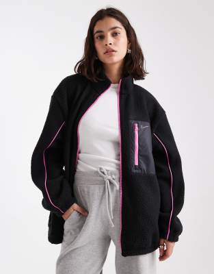 Nike - Jacke aus Teddyfleece in Schwarz und Rosa