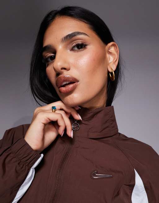 Nike – Jacke aus Webstoff in Braun, 2 von 4