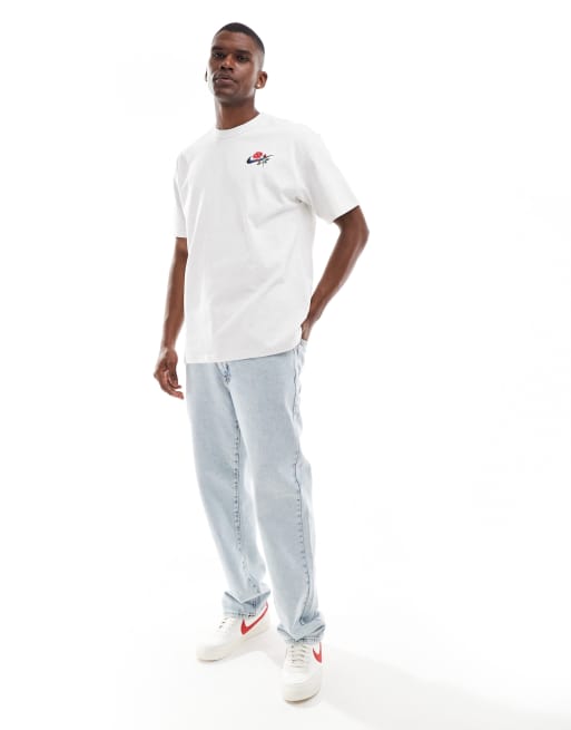 Nike – Jasnoszary T-shirt z kwiatowym logo Swoosh, 3 z 4