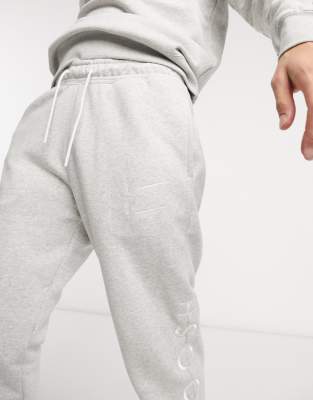 nike jogger à logo virgule avec chevilles resserrées gris