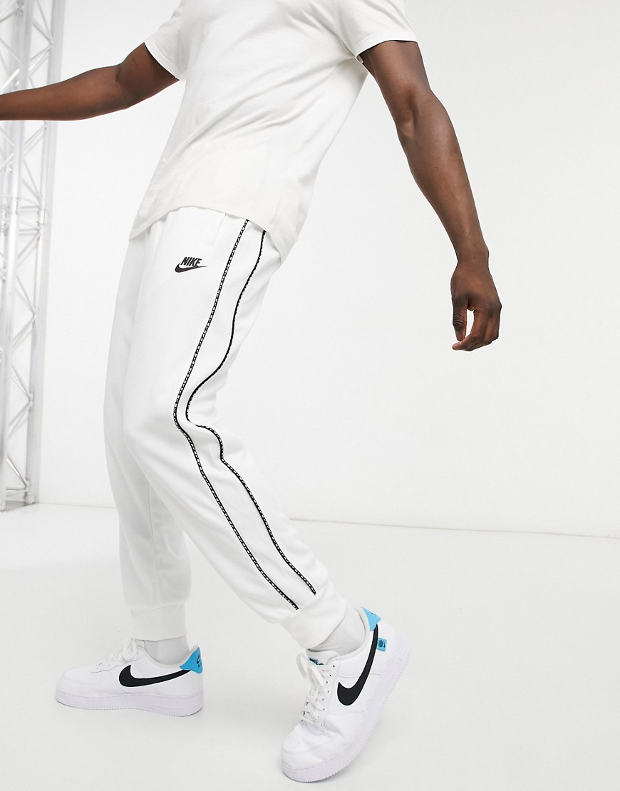 Nike jogger in white