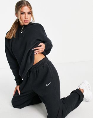 Nike - Jogger taille haute en peluche avec petit logo virgule - Noir | ASOS