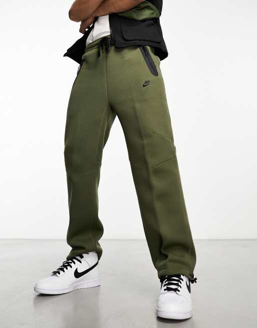 Nike - Joggers ampi in pile tecnico con fermacorda color oliva