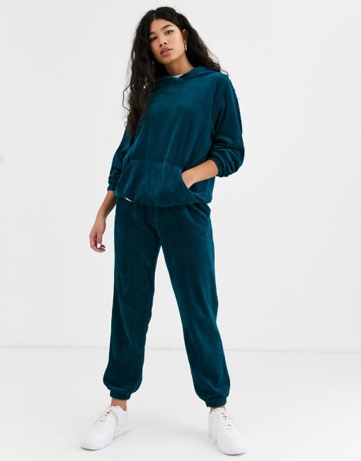 pantaloni tuta nike larghi pantaloni tuta nike larghi