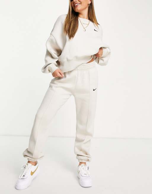 Nike Tuta sportiva oversize color sabbia del deserto con logo