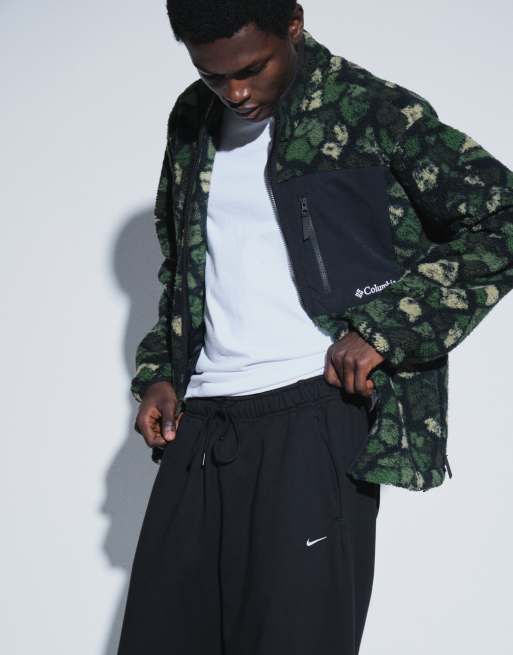 Nike - joggers rectos de felpa con puño en negro, 2 de 5
