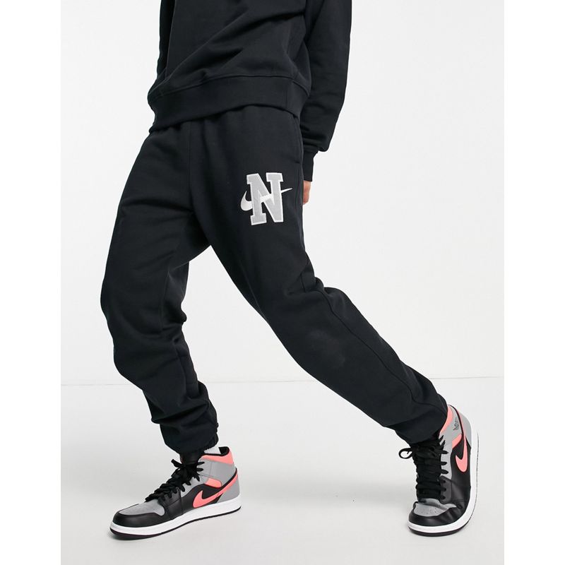 rMbnQ Uomo Nike - Joggers rétro in tessuto pesante neri con fondo elasticizzato e logo