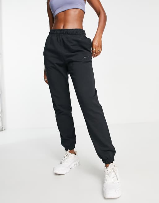 Nike - Joggers unisex felpati con fondo elasticizzato neri
