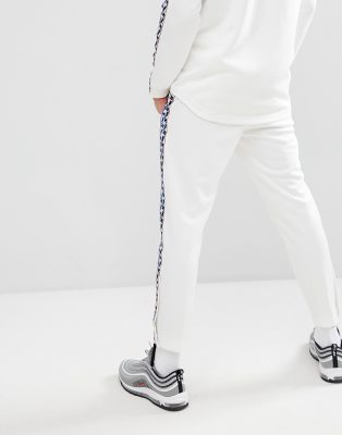 nike joggers with white stripe