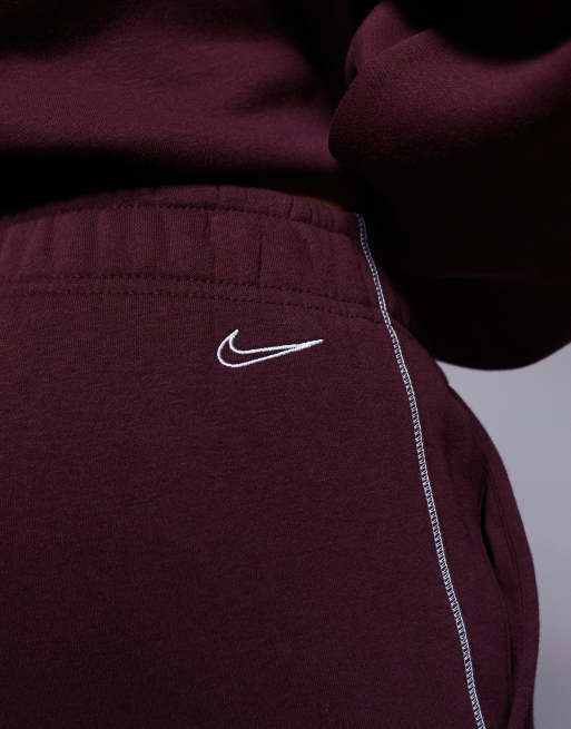 Nike - Joggingbroek met wijde pijpen en retro logo in bordeauxrood, 4 van 5