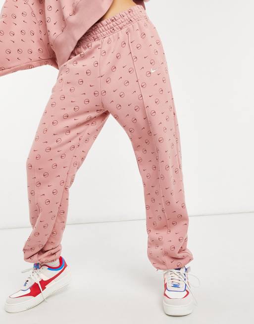 Nike - Pink træningssæt med gennemgående logoprint, 2 af 4