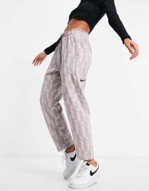 Nike – Jogginghose in Hellrosa mit Kordelzug am Bund