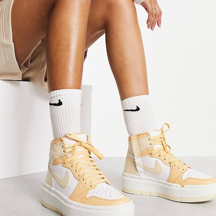 taxa Kritisere Læring Nike Jordan 1 Elevate High sneakers in gold and white | ASOS