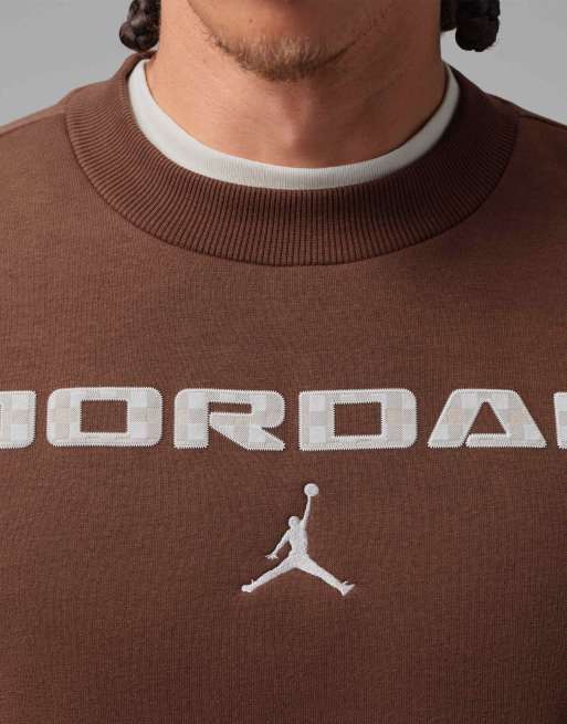 Nike Jordan Brooklyn Sweatshirt mit Rundhalsausschnitt aus angerautem Fleece in Braun, 4 von 4