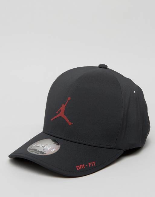 Casquette air jordan 2025 noir et rouge