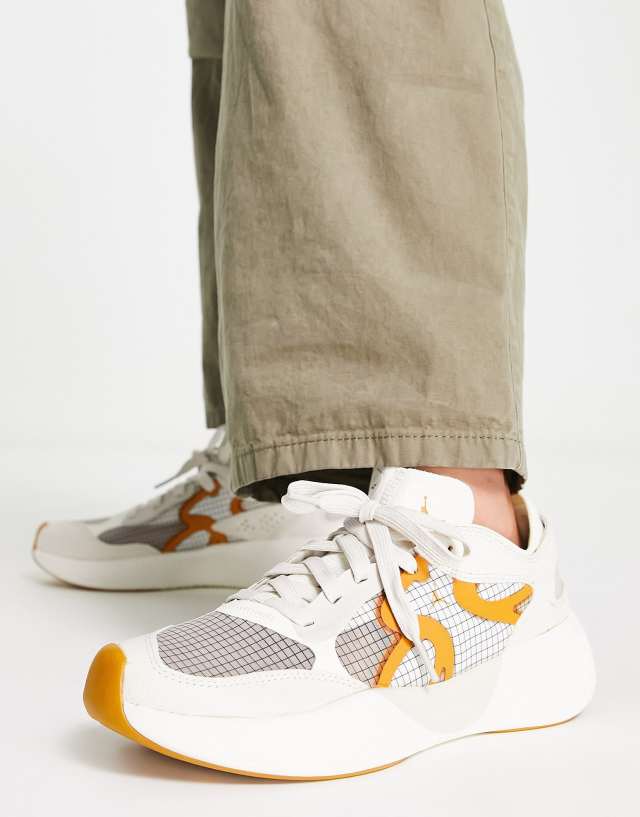 Nike Jordan Delta 3 Low sneakers in orewood brown and sail