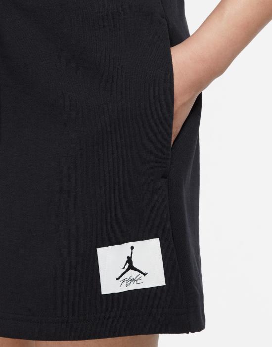 https://images.asos-media.com/products/nike-jordan-essentials-fleece-shorts-in-black/202408163-3?$n_550w$&wid=550&fit=constrain