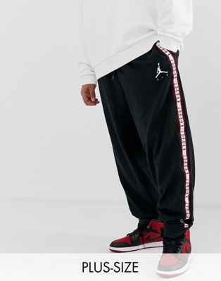 Nike Jordan – Jumpan – Svarta mjukisbyxor i plusstorlek med revär AR2250-010