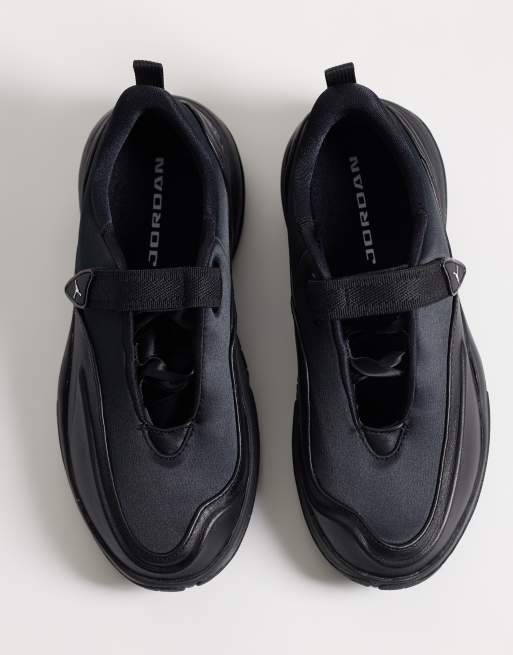 Nike Jordan Pointe sneakers in black , 2 of 5