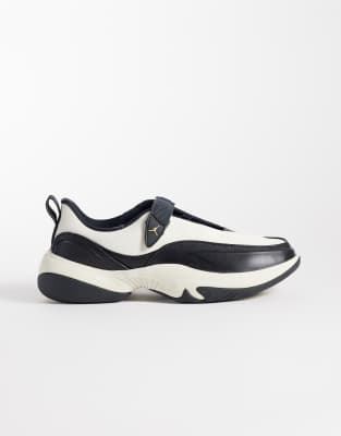 Nike Jordan Pointe sneakers in white and black