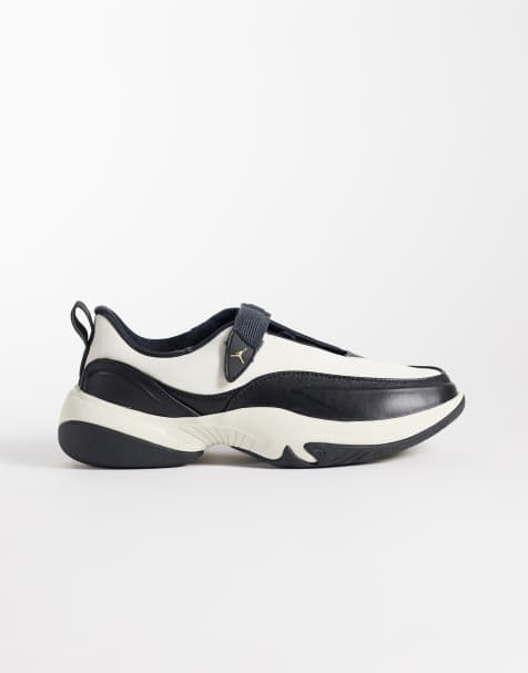 Nike Jordan Pointe sneakers in white and black - view 1