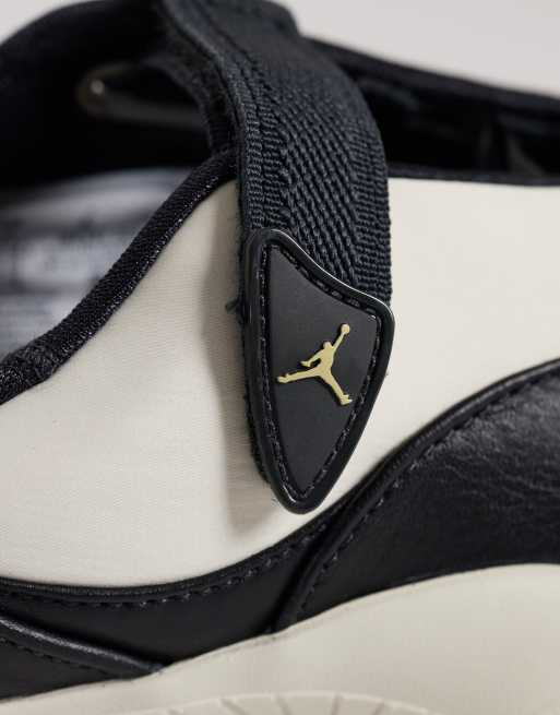 Nike Jordan Pointe sneakers in white and black, 2 of 5