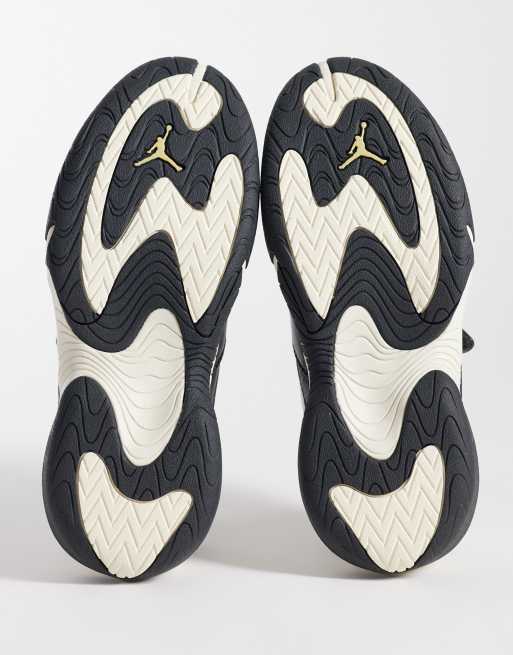 Nike Jordan Pointe sneakers in white and black, 5 of 5
