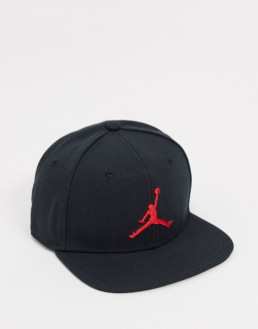 Nike Jordan Pro Jumpman snapback cap in black/red