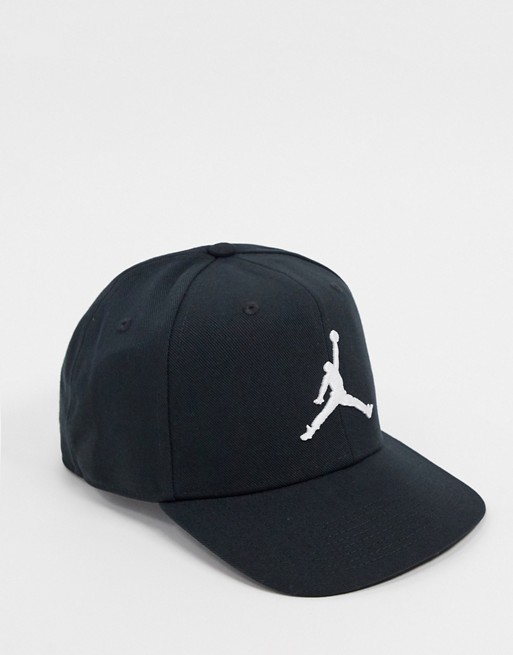 Jordan Pro Jumpman snapback cap in black