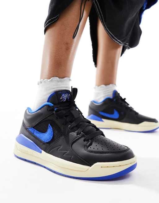 Nike blue clearance and black sneakers