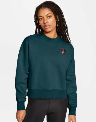 nike essential crew neck sweatshirt