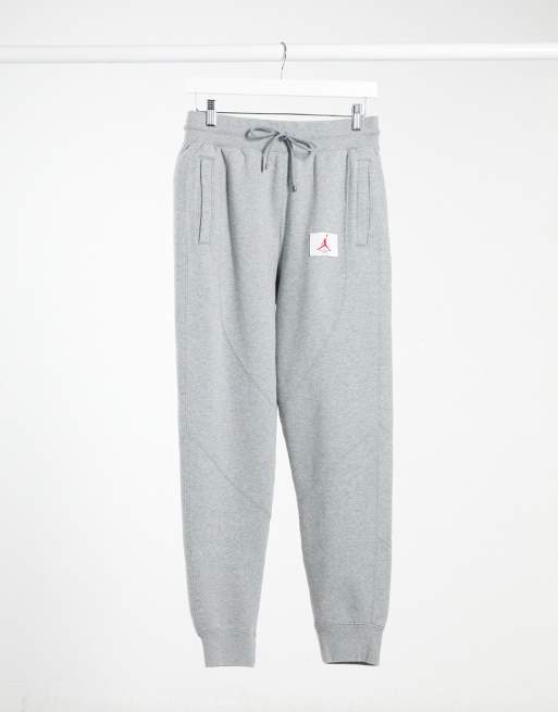 nike club essentials cuffed sweatpants in dark gray