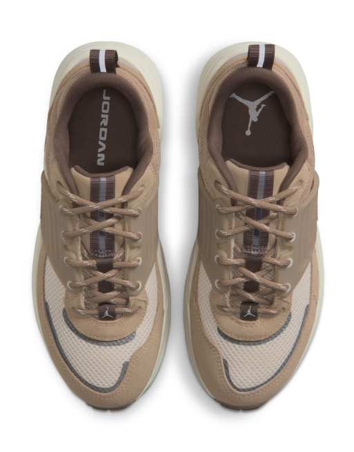 Nike Jordan Trunner sneakers in khaki and cream, 2 of 4