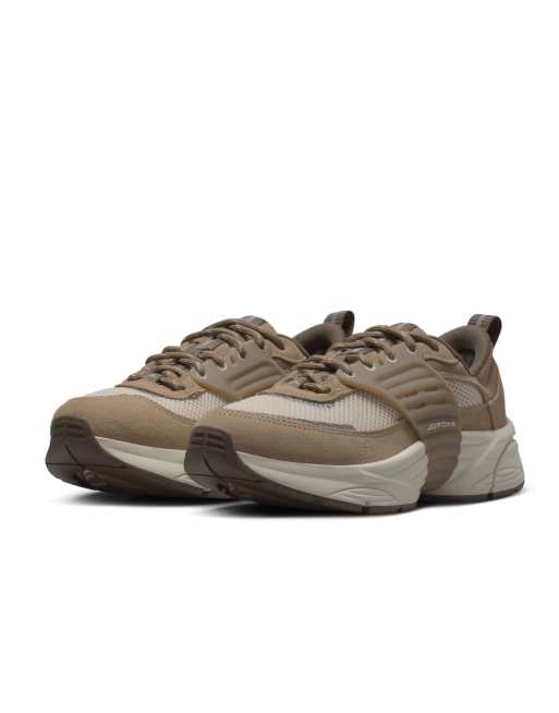 Nike Jordan Trunner sneakers in khaki and cream, 3 of 4