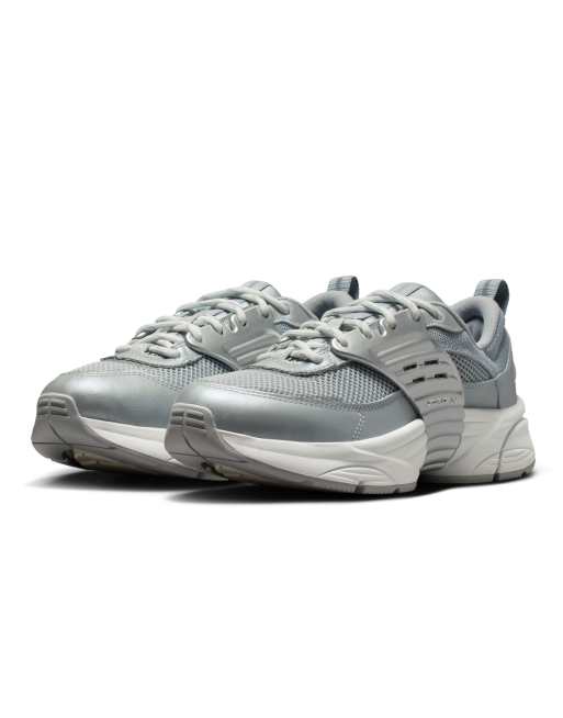 Nike Jordan Trunner sneakers in silver and white, 2 of 4