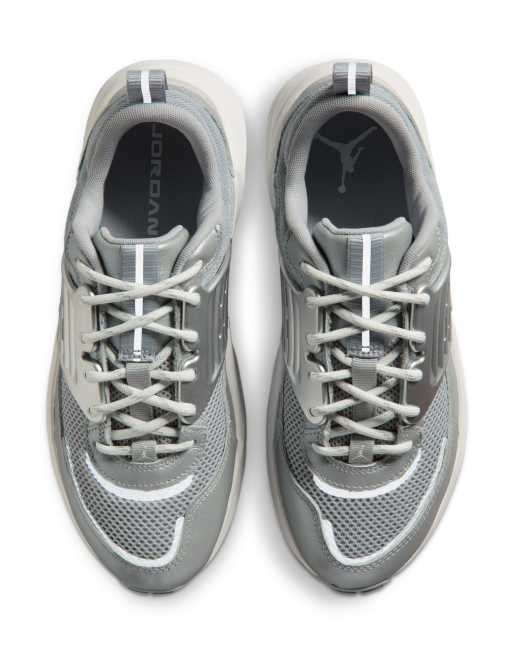 Nike Jordan Trunner sneakers in silver and white, 4 of 4