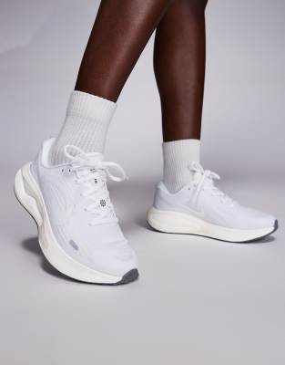 Nike Journey Run 18390₽