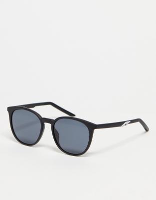 Nike - Journey - Sonnenbrille in Mattgrau-Schwarz