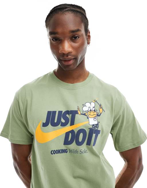 Nike graphic t best sale