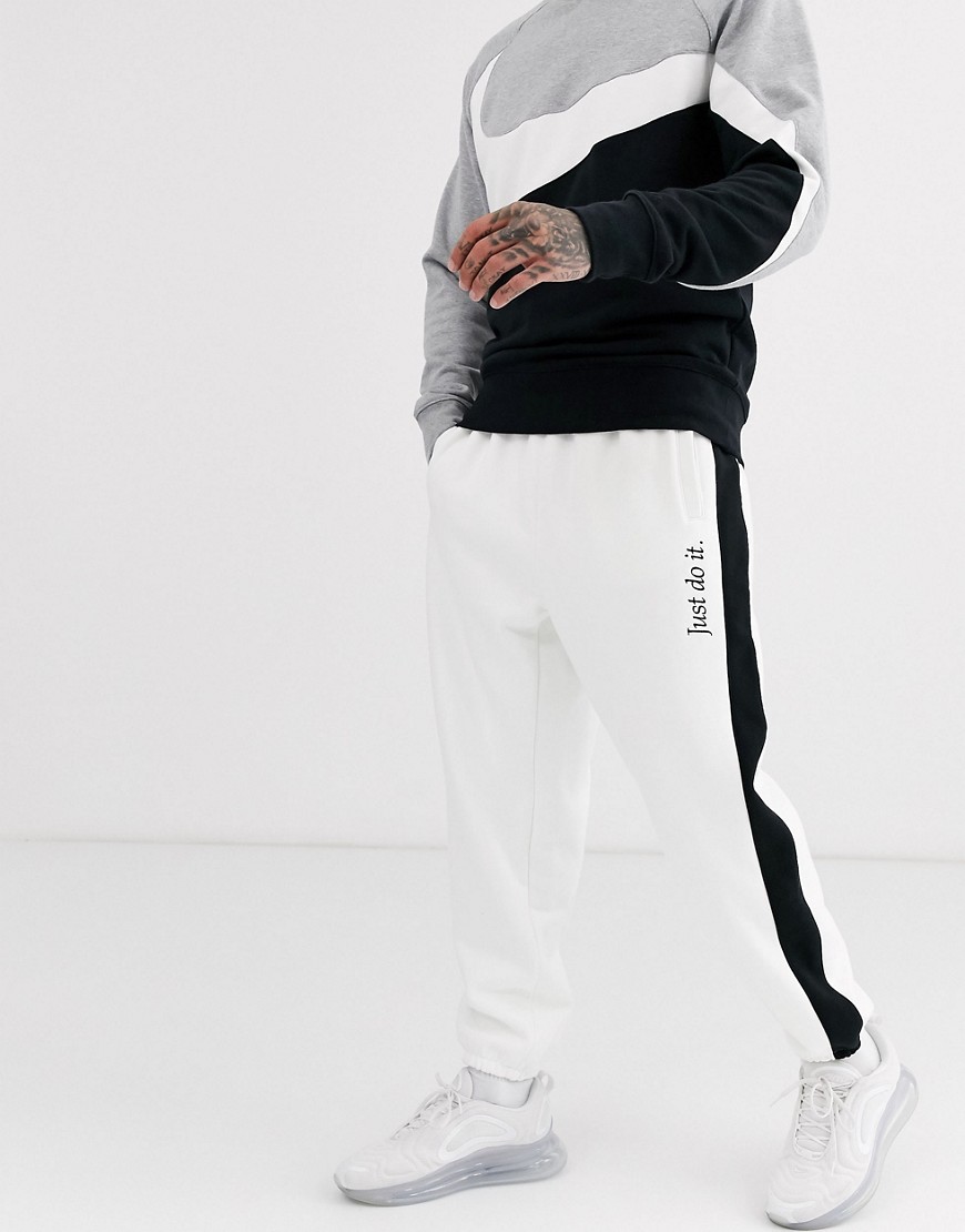Nike - Just Do It - hvide joggingbukser med manchetter