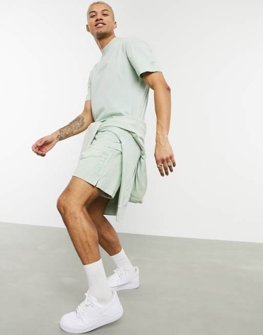 Nike Just Do It - Short met wassing in groen