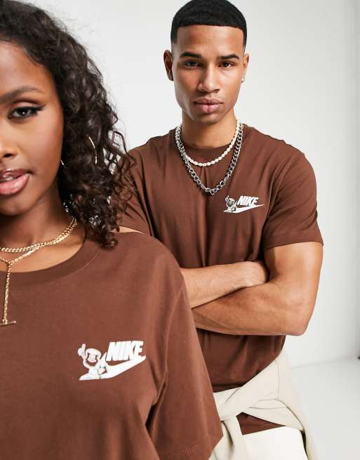 Nike - Kakaobrun unisex-T-shirt med 'Get Your Kicks'-print på ryggen, 2 af 4