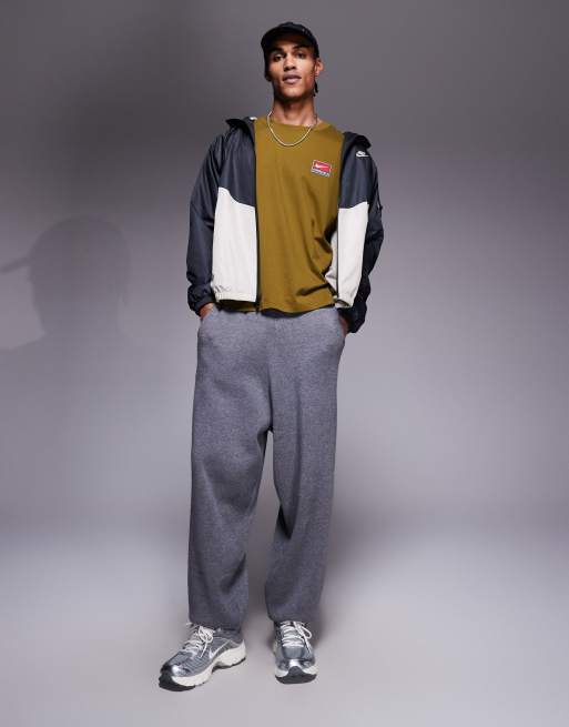 Nike - Kakifarvet oversized T-shirt med retrologo og firkantet pasform, 2 af 5
