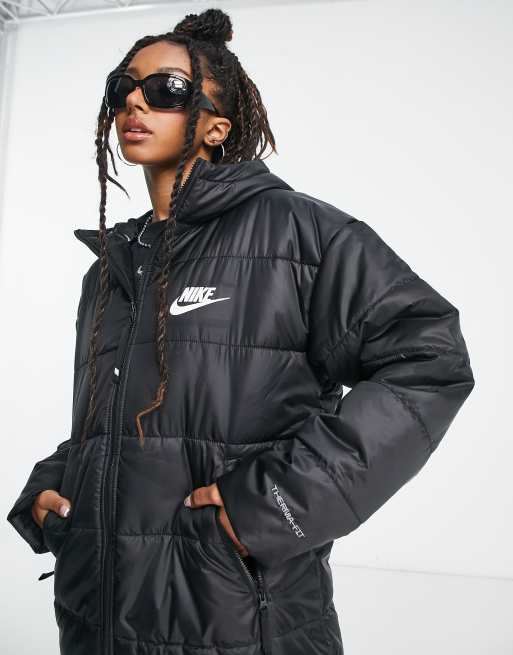 Nike – Klassische, wattierte Jacke in Schwarz mit langem Schnitt und Kapuze, 3 von 4