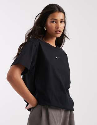 Nike - Klassisches Oversize-T-Shirt in Schwarz
