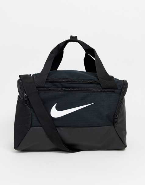 Nike – Kleine Sporttasche in Schwarz