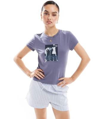 knit cropped graphic tee in purple-Brown